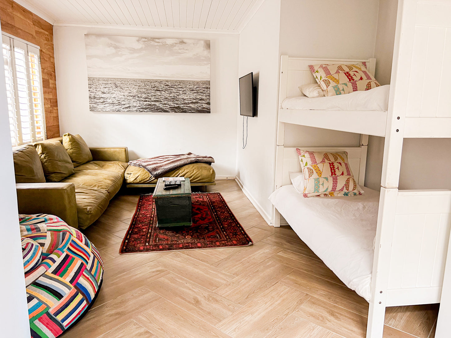 Lounge/Bunk Beds